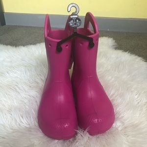 Girl 👧🏻 Crocs boot size 13.